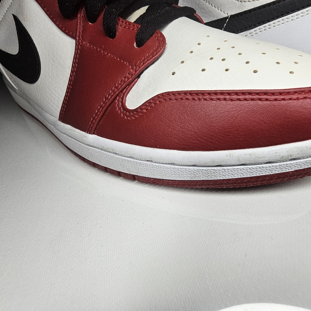 Mid AIR JORDAN1 CHICAGO 2020 WHITE HEEL RED/BLACK 554724-173  worn once no box - Picture 12 of 12